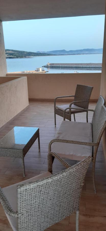 Ferienwohnung Fronte Mare Attico Indipendente Ed Esclusivo Con Terrazza Panoramica Isola Rossa Exterior foto