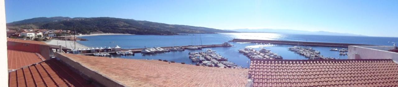 Ferienwohnung Fronte Mare Attico Indipendente Ed Esclusivo Con Terrazza Panoramica Isola Rossa Exterior foto