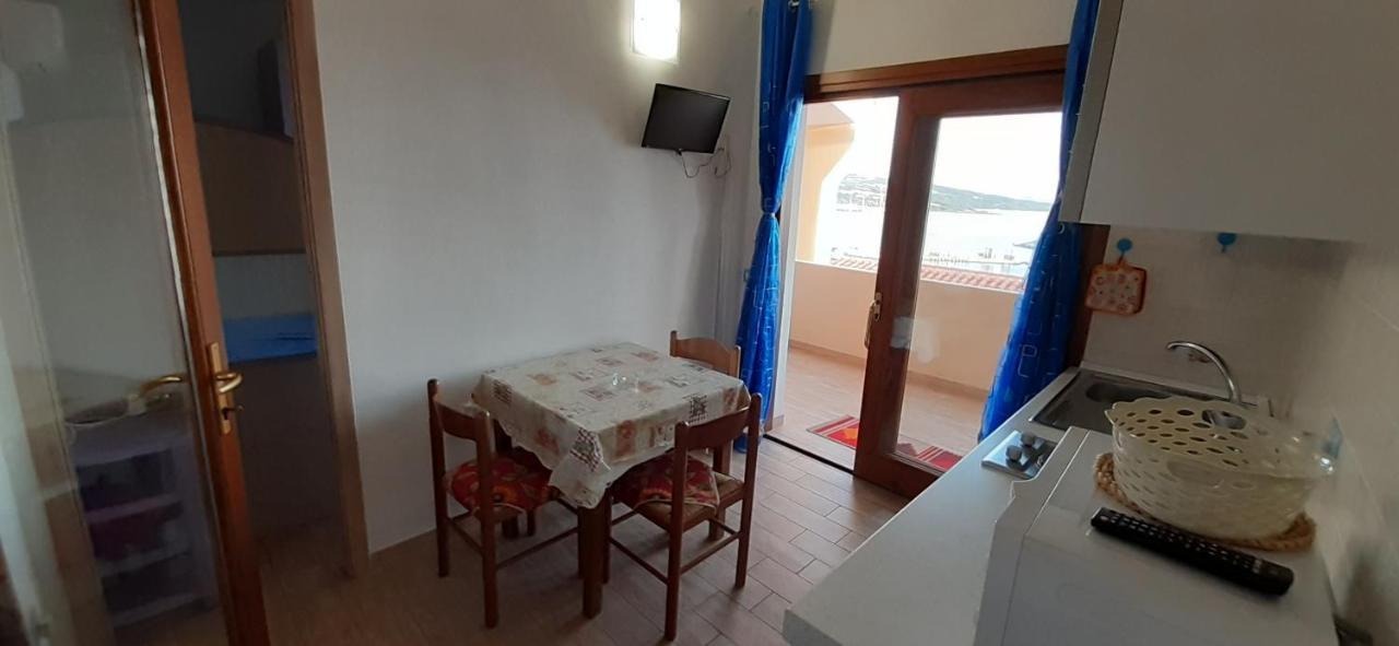 Ferienwohnung Fronte Mare Attico Indipendente Ed Esclusivo Con Terrazza Panoramica Isola Rossa Exterior foto